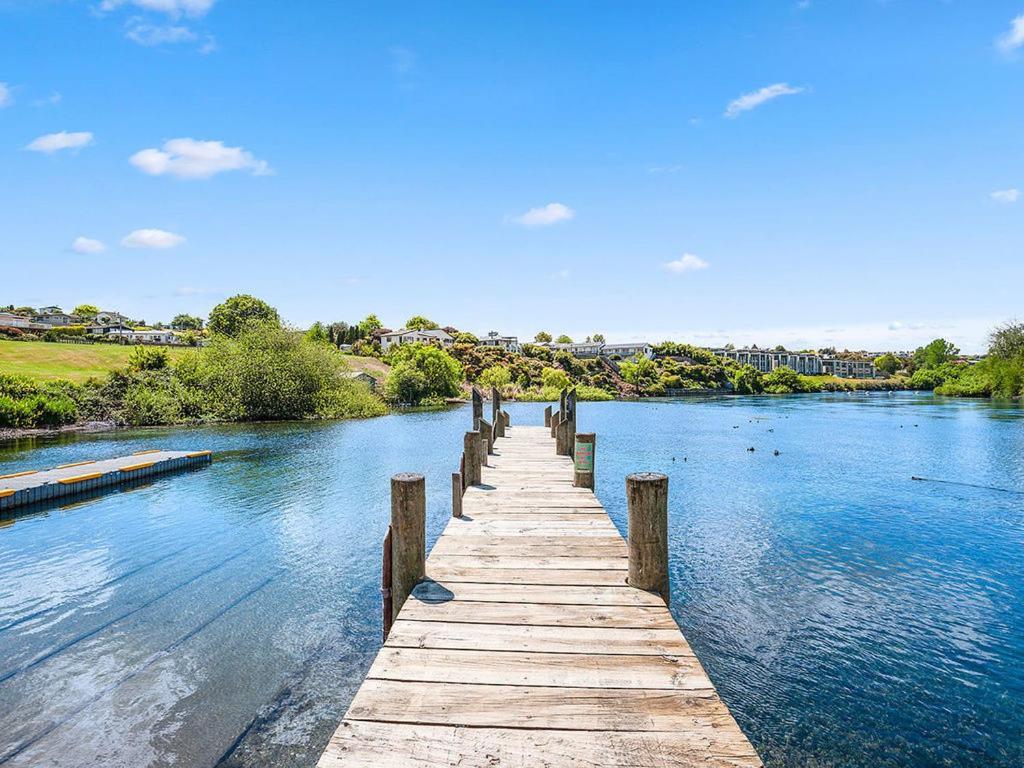 Central Riverside Retreat - Taupo Holiday Home Exterior foto