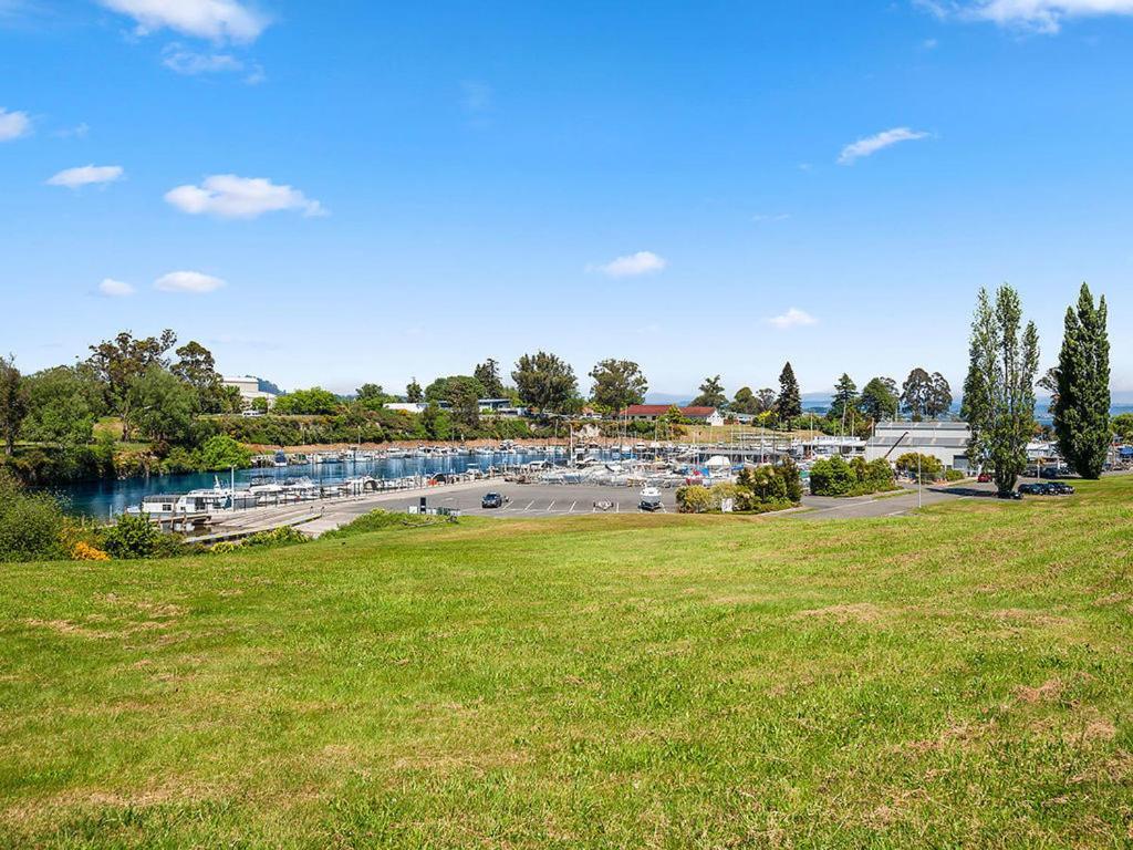 Central Riverside Retreat - Taupo Holiday Home Exterior foto