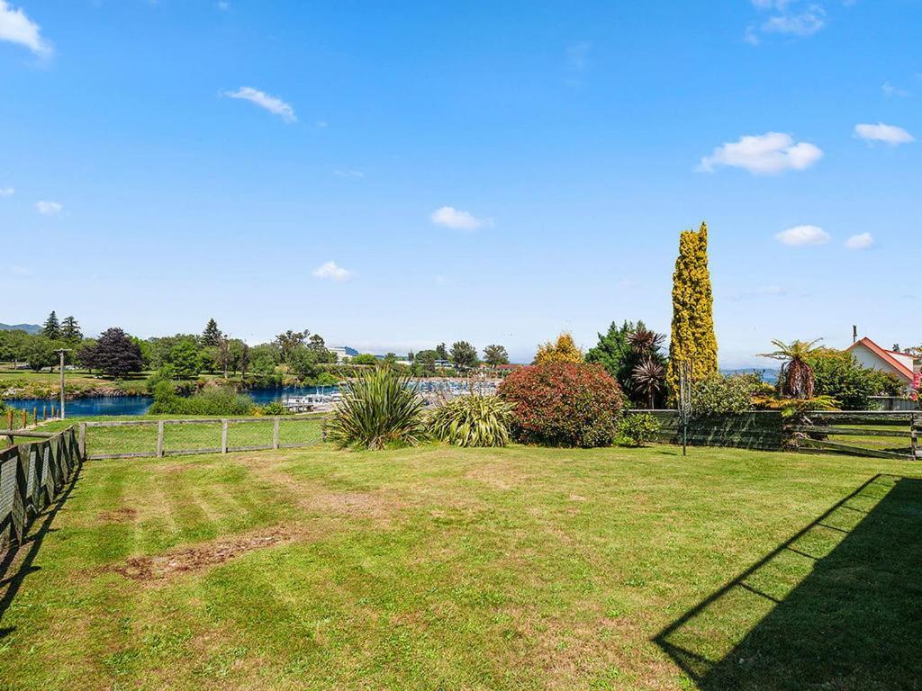 Central Riverside Retreat - Taupo Holiday Home Exterior foto