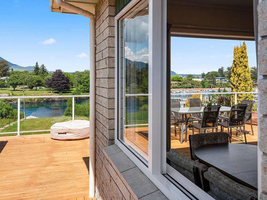 Central Riverside Retreat - Taupo Holiday Home Exterior foto