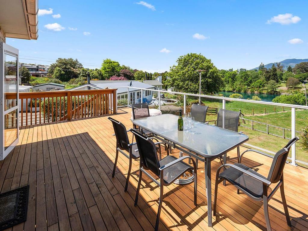 Central Riverside Retreat - Taupo Holiday Home Exterior foto